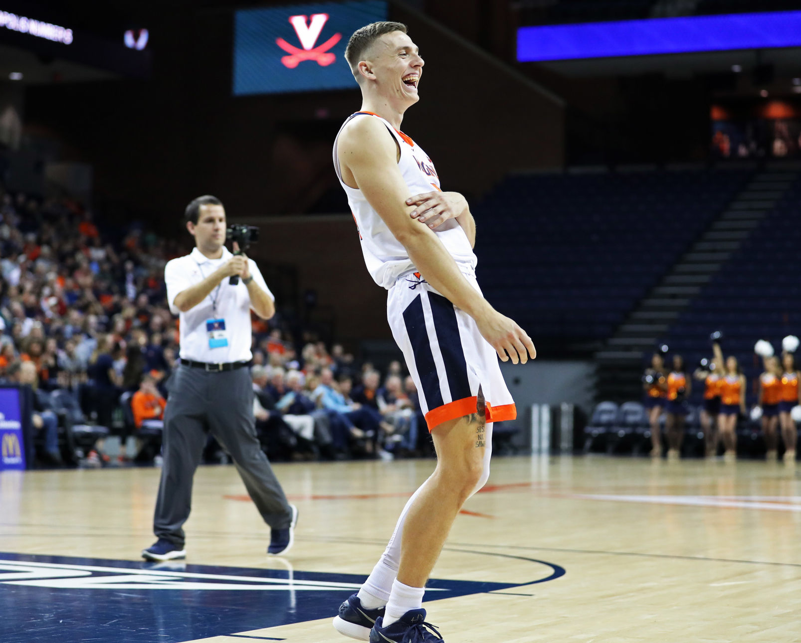 CDP 1014 Uva Hoops 447.JPG